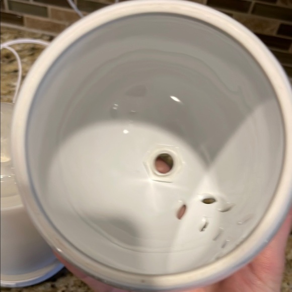 Elegant White Color Changing Aroma Diffuser - Picture 13 of 14